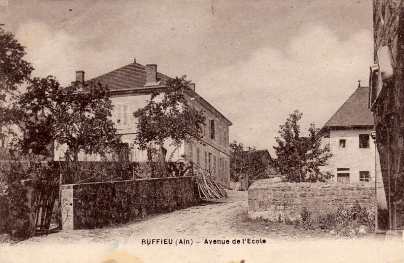 Ruffieu - Ecole - Avenue De L'école