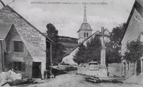 RUFFIEU EGLISE ET PLACE